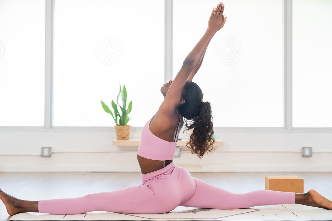 Massage & Yoga Portland - Horizon Lunge! 😍 This pose does wonders to  stretch the outside of the thigh and IT band area. It's also great for core  and arm strength. Here's