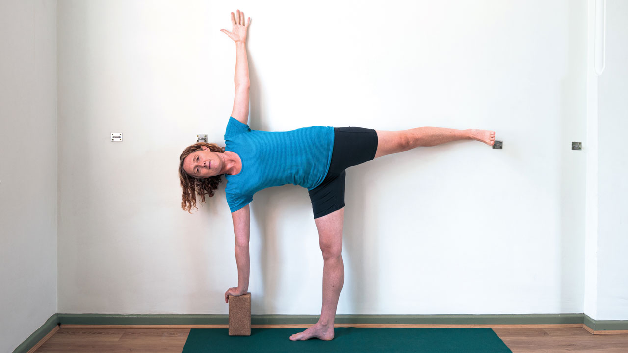 13 yoga sequence to cure Uterine fibroid @yogaforhealthandbeauty - YouTube