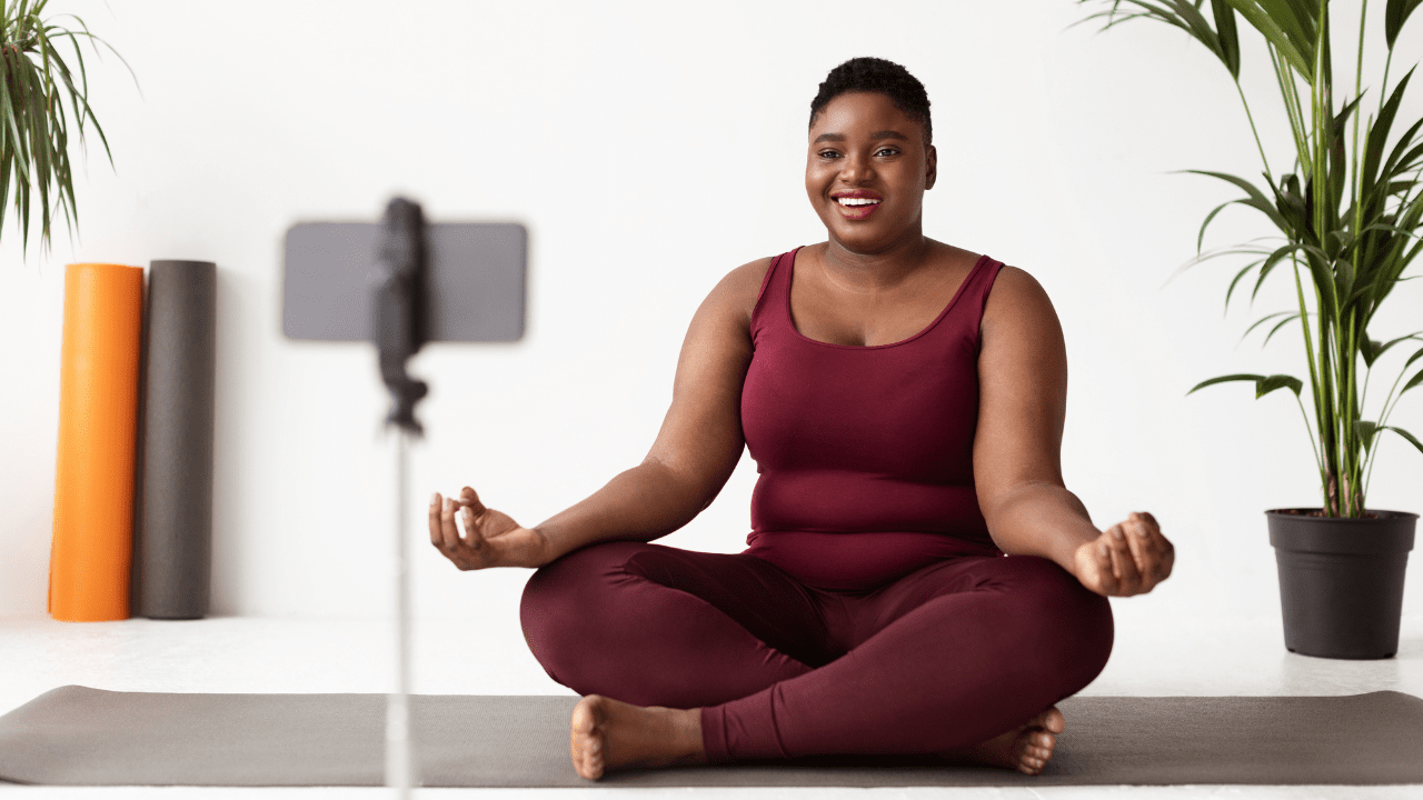 The plus-sized yoga teacher | Om Yoga Magazine