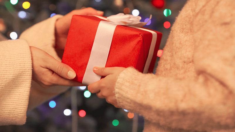 5 Ways to Strengthen Your Relationships This Holiday Season by Setting Boundaries and Maintaining Connection